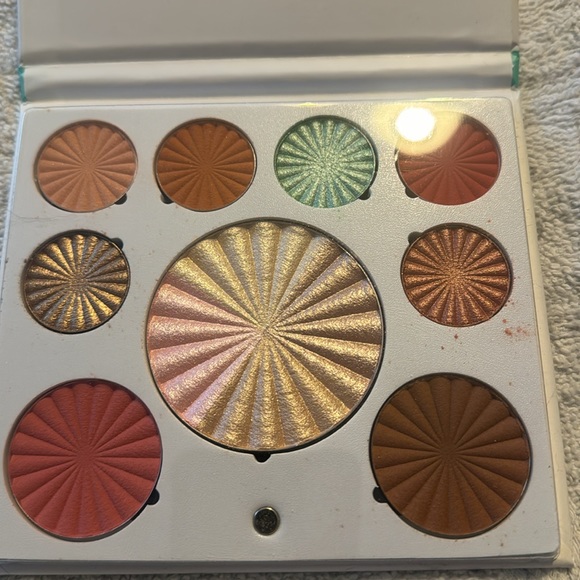 MINI MIX FACE PALETTE - GOOD TO GO *comes with free gift* - Picture 3 of 3
